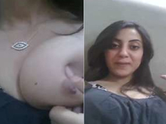 Today Exclusive- Horny Paki Girl Engulfing Her Boobs