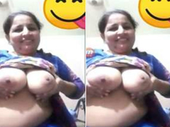 Today Exclusive- Sexy Paki Bhabhi Showing Her Big Boobs