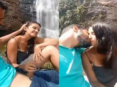 Today Exclusive-Sexy Desi Lover Giving a kiss and Outdoor handjob