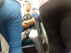 culo en el metro