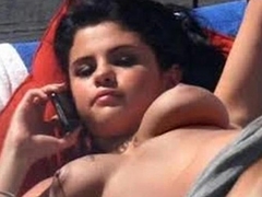 Selena Gomez Nude Desnuda Video porno Mira completo/http://clkmein.com/qO1mL9